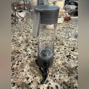 QZInc

Portable Blender Travel Juicer Smoothie Juicer Cup